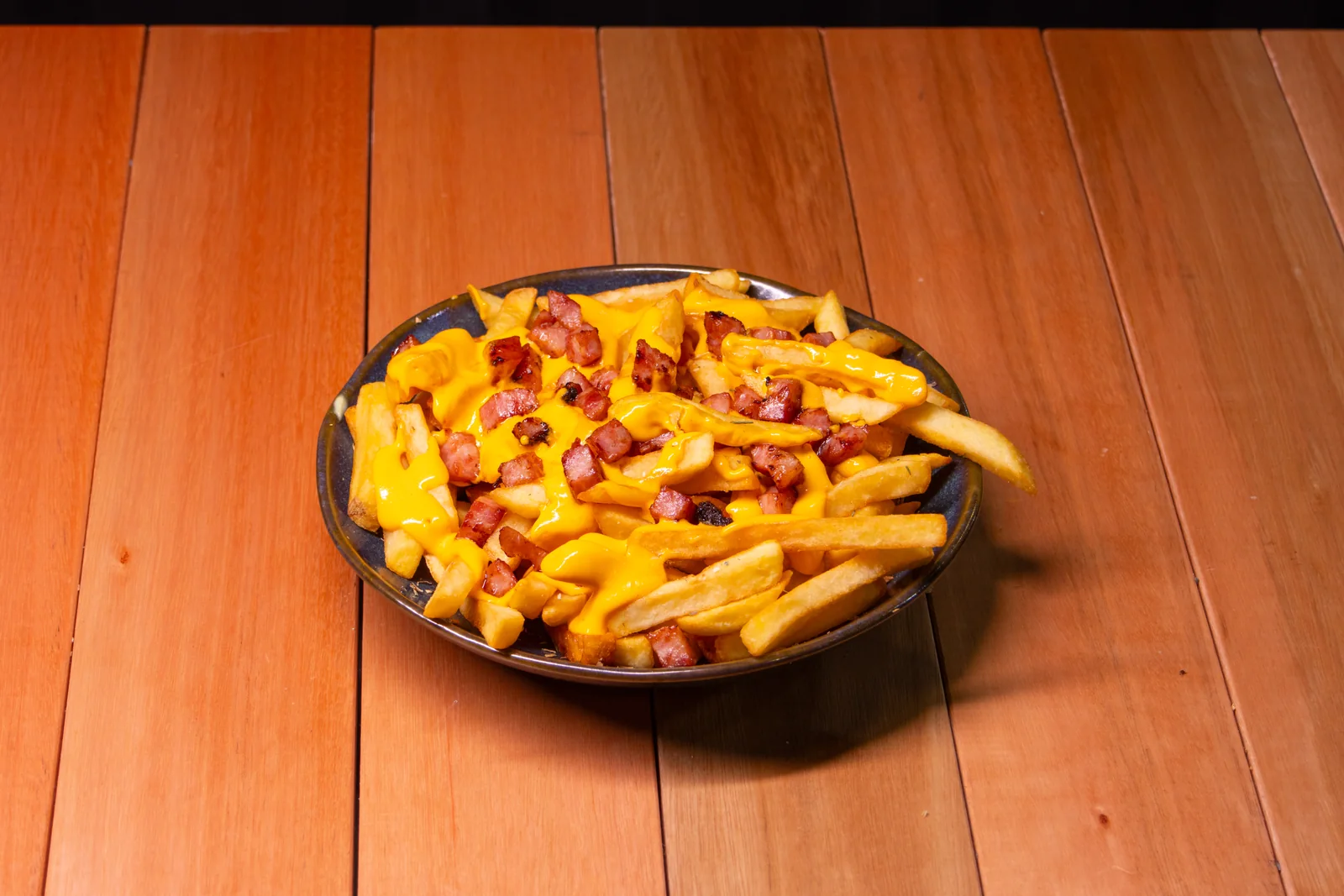 Batata frita com cheddar e bacon da Smash Burger